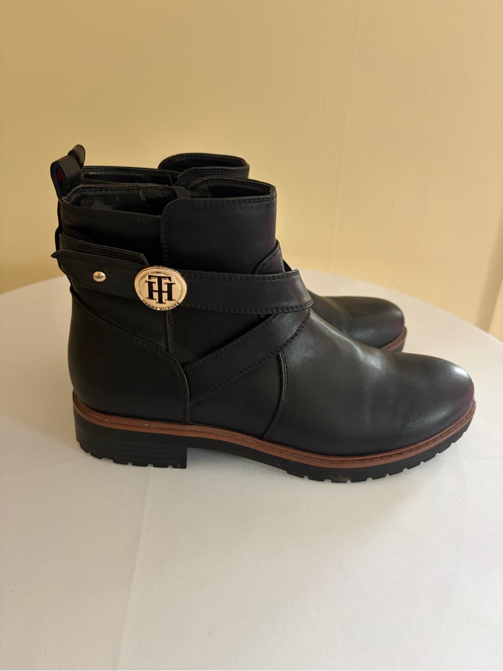 Tommy Hilfiger Black Leather Strap Ankle Boots with Gold Logo - Picture 1 of 7